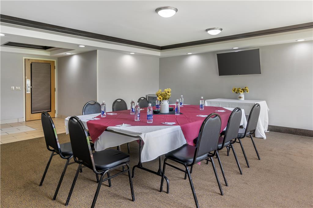 Best Western Plus Keene Hotel - photo 15