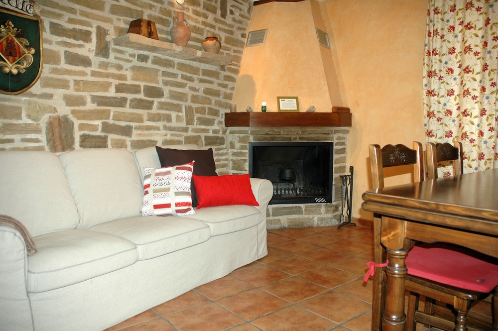 Casa Rural Nuri de Rei A y B — 4-Star Luxury Hotel in Todolella, Spain