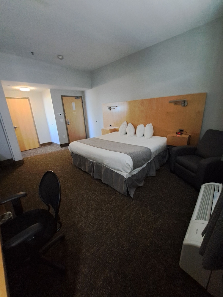 Spark by Hilton Artesia - photo 12