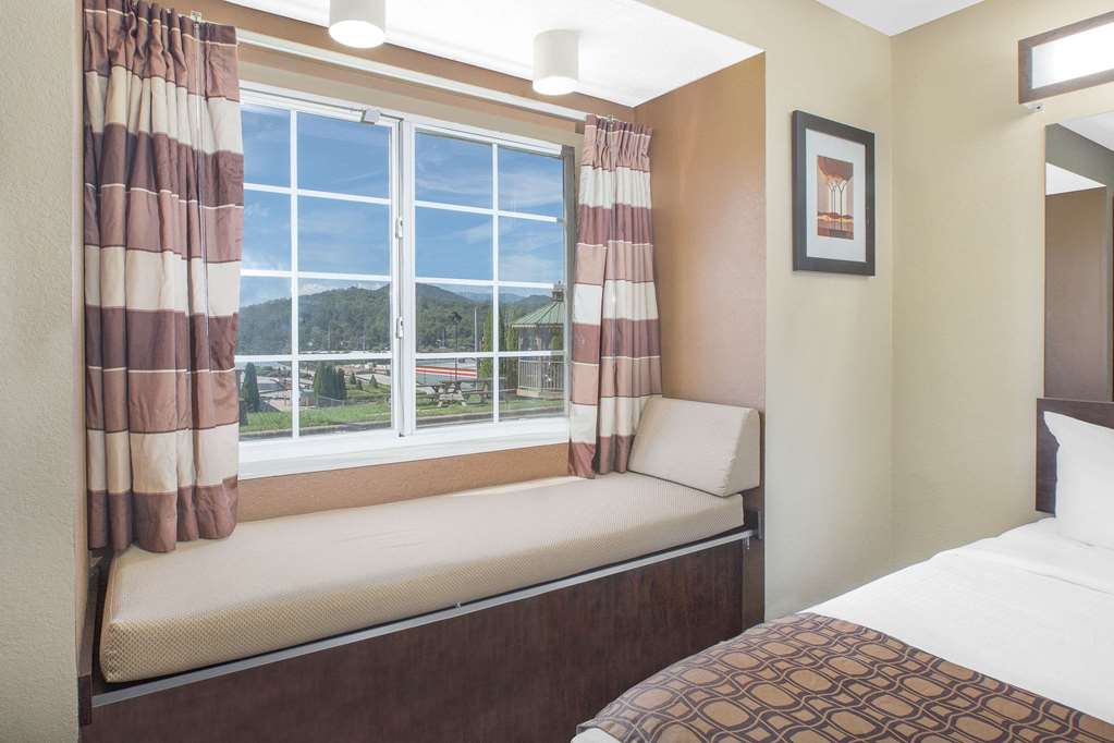 Microtel Inn by Wyndham Franklin - photo 6