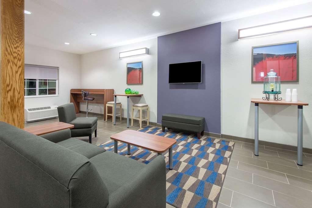 Microtel Inn & Suites By Wyndham Cadiz - photo 3