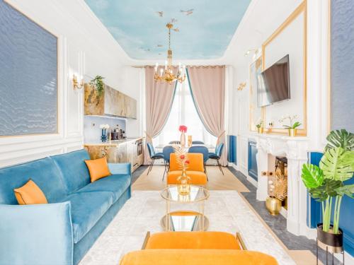Luxury 2 Bedrooms 1 Bathroom with Bathtub & Shower Apartment Madeleine — 4-Star Luxury Hotel in Paris, France