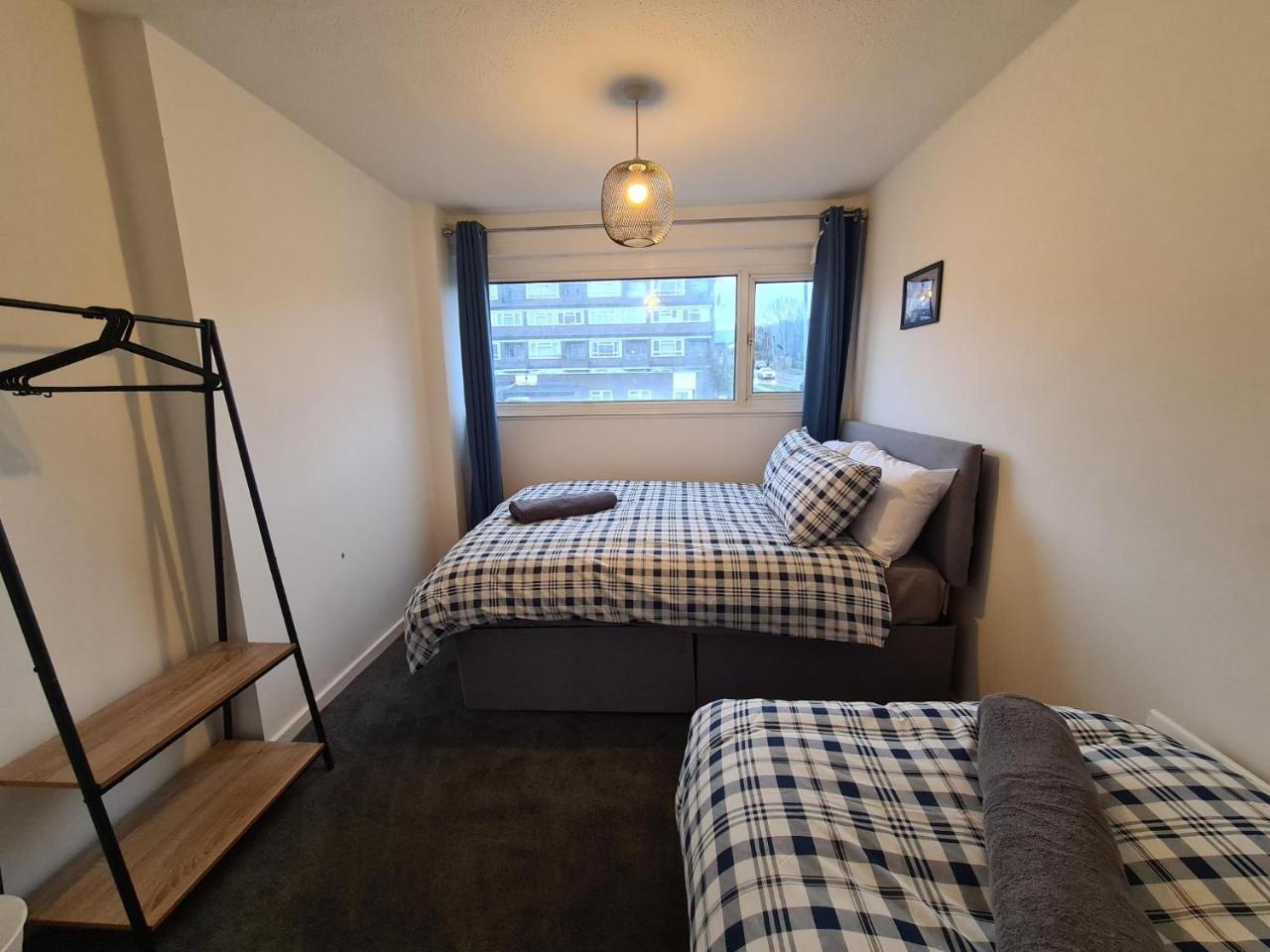 6 Bedroom 6 Ensuite 1 Min To M6 Jct 9 15 Min To Bham 17828907 — Wednesbury