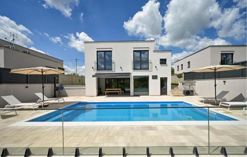 Beautiful Home In Maglenca With Sauna — 5-Star Luxury Hotel in None, Croatia
