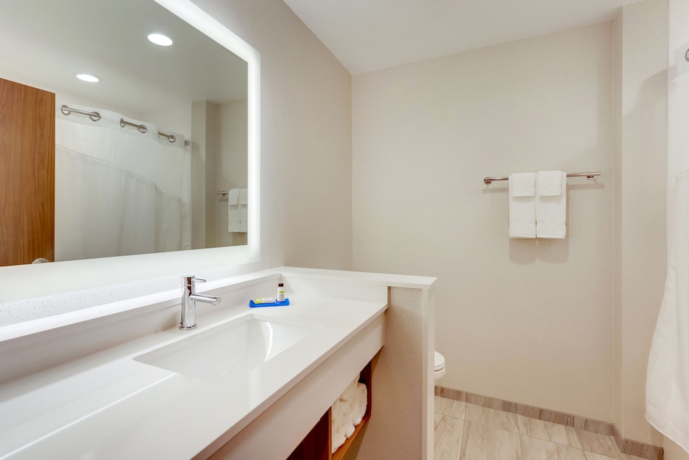 Holiday Inn Express & Suites Winston Salem Sw Clemmons by IHG - photo 32