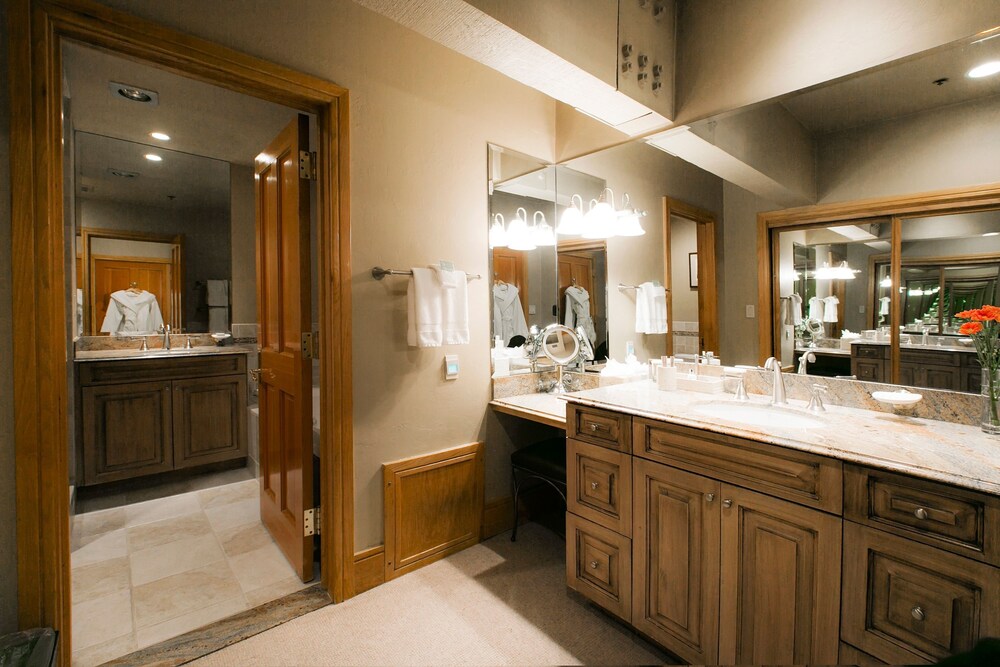 Luxury Three Bedroom Suite with Mountain Views and Hot Tub 3 Apartment Hotel by RedAwning - photo 14