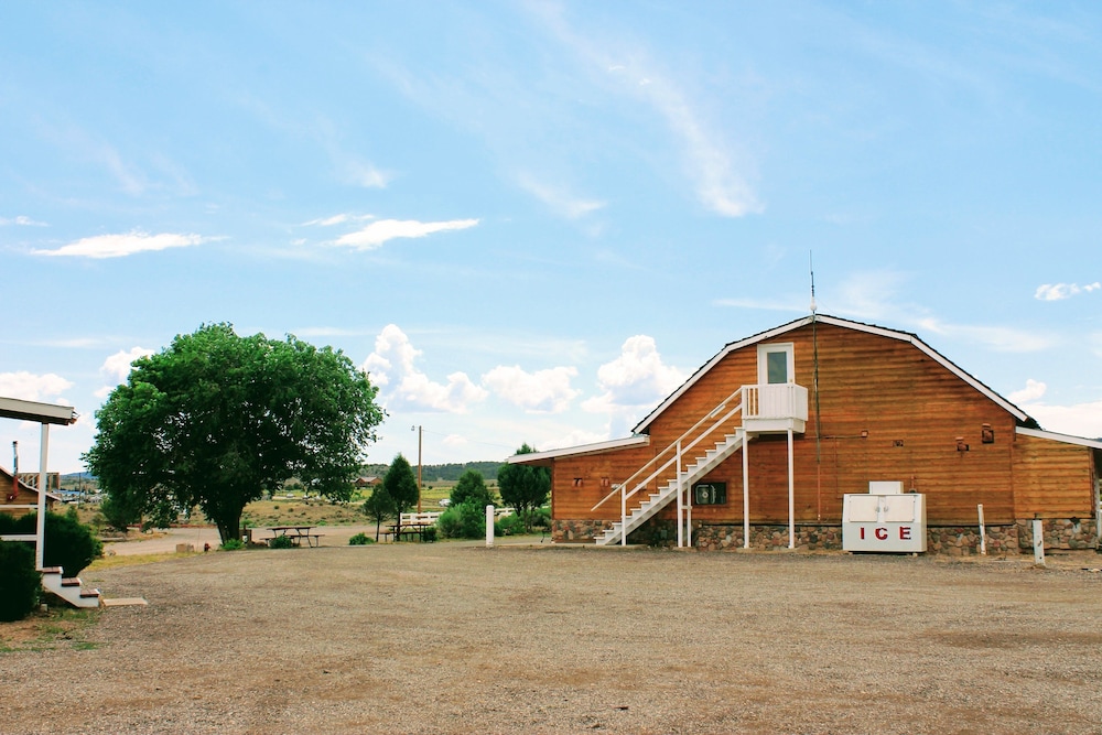 The Riverside Ranch RV Park Motel & Campground - photo 57
