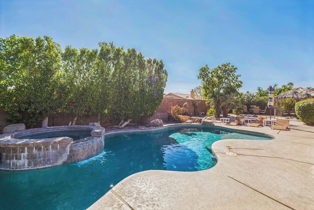 4BR Retro Game Room Theater Pool & Spa - photo 34