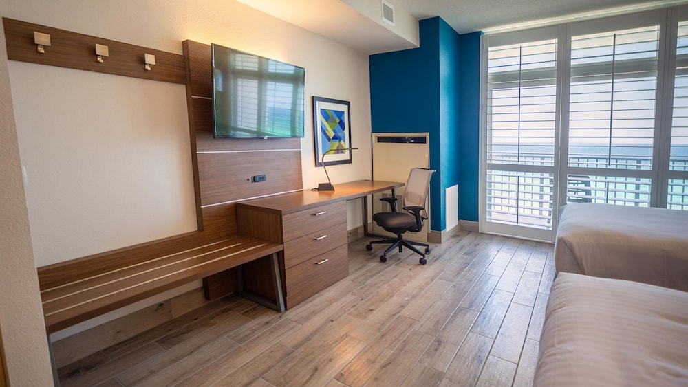 Holiday Inn Express & Suites Panama City Beach Beachfront by IHG - photo 4