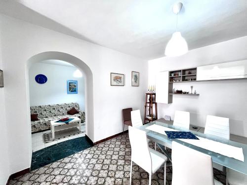Casa GIOIA nel cuore di Carloforte; Wifi e AC — 4-Star Luxury Hotel in Carloforte, Italy