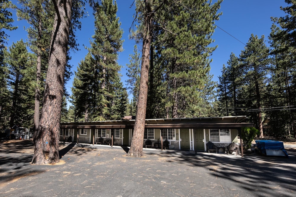 Emerald Bay Lodge - photo 14