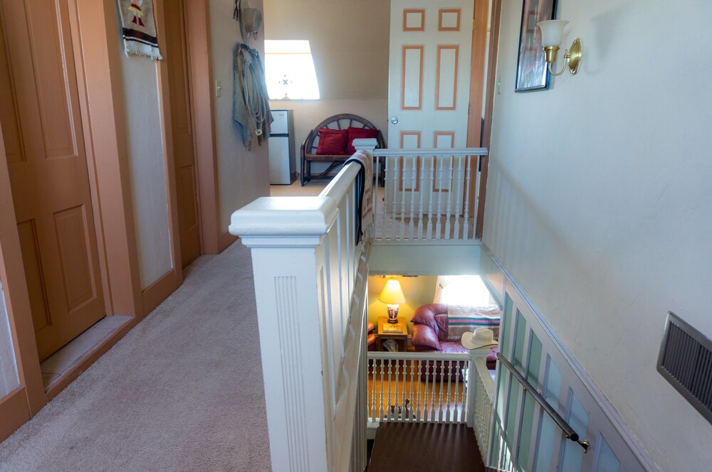 Indiana Jones Bed & Breakfast - photo 18