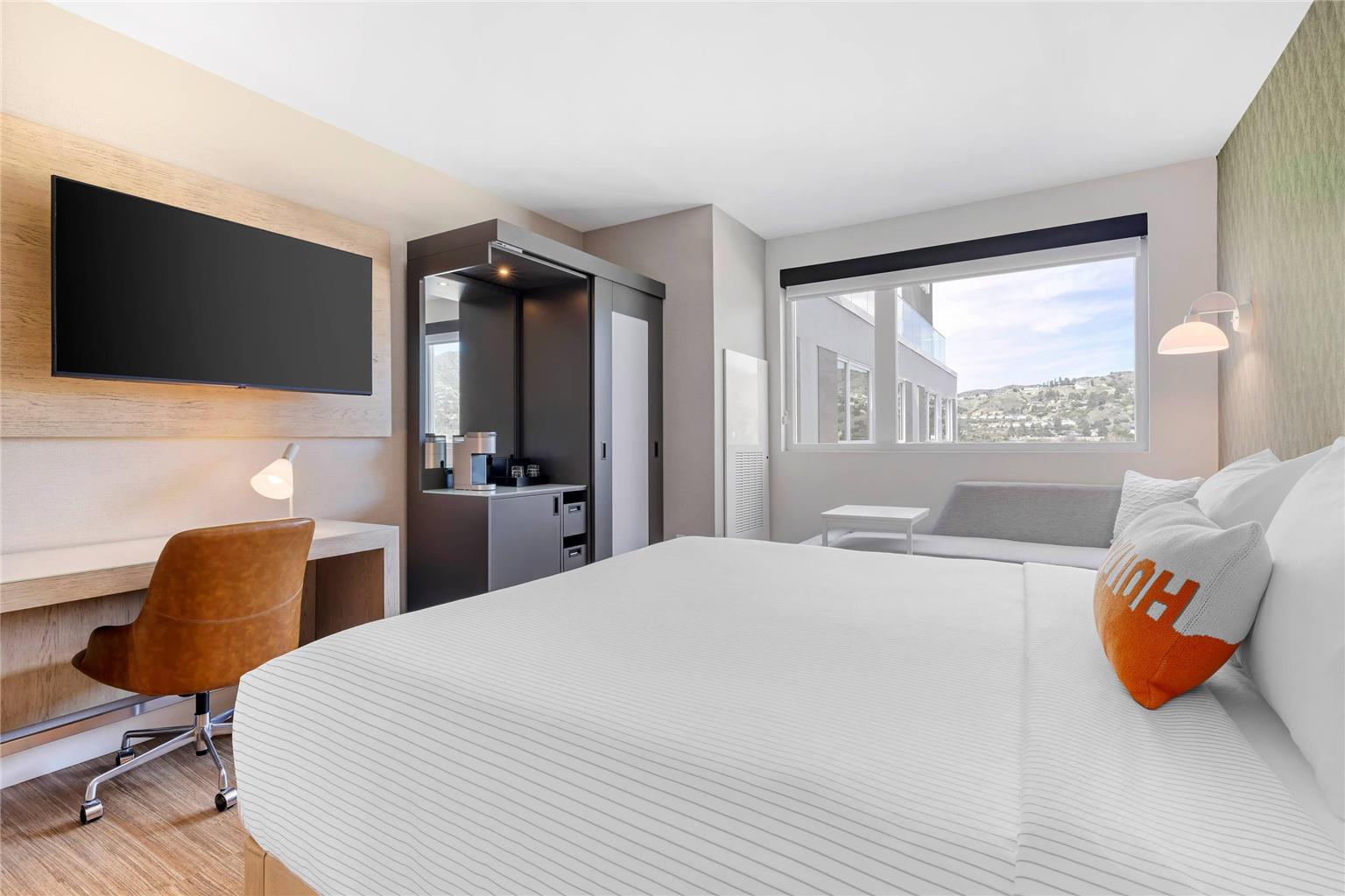 Cambria Hotel Burbank Airport - photo 22