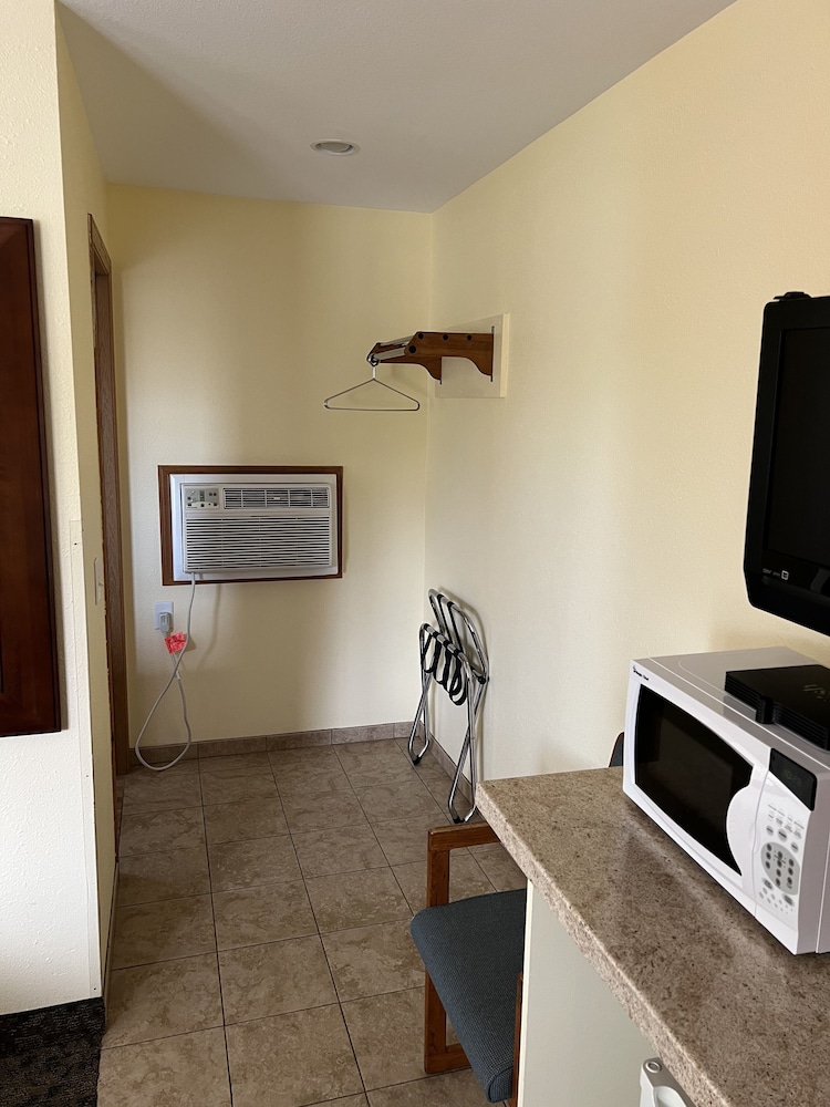 All Star Inn & Suites - photo 10