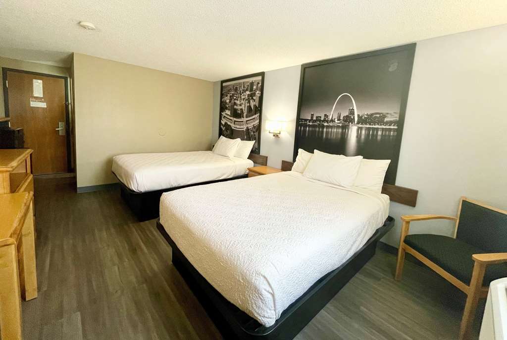 Super 8 by Wyndham St. Clair MO - photo 8
