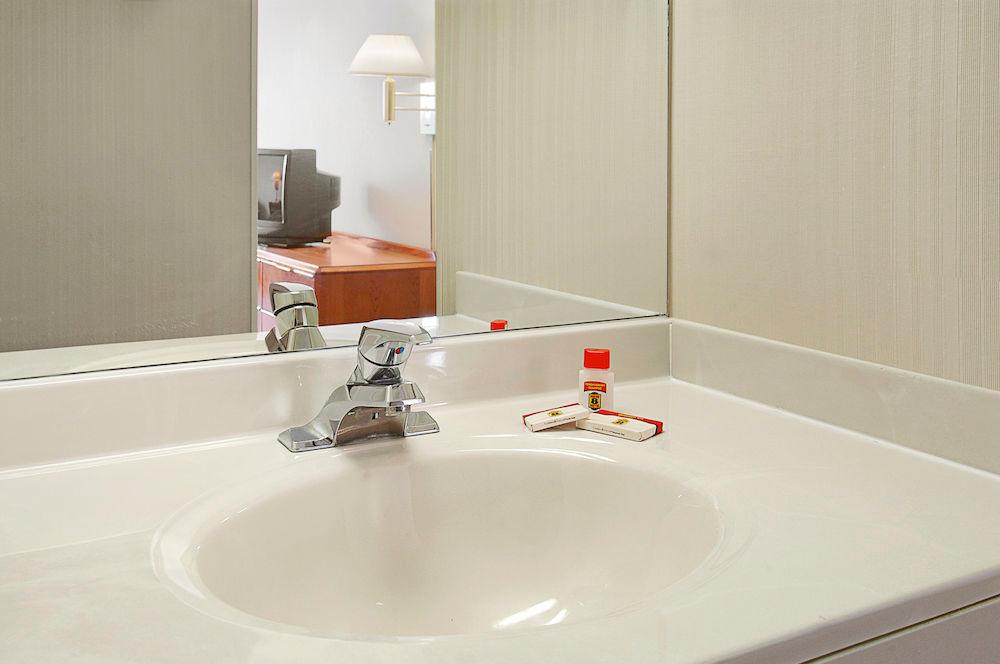 Super 8 by Wyndham Madison East - photo 21