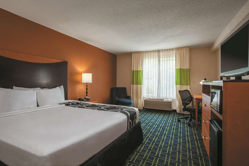 La Quinta Inn & Suites by Wyndham Manassas Battlefield - photo 14