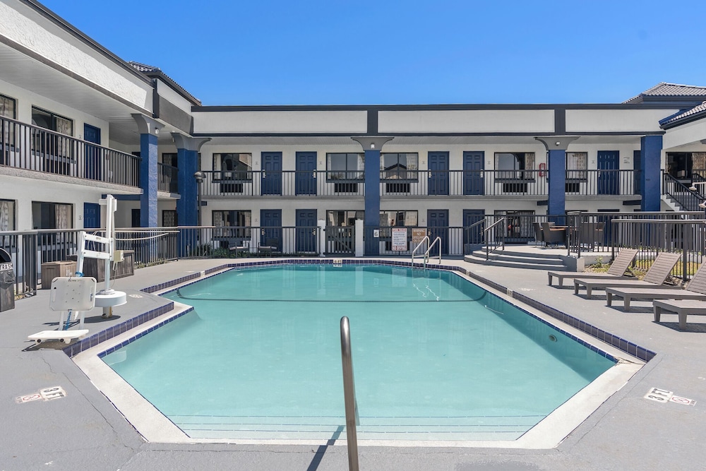 Baymont by Wyndham Orlando East - photo 34