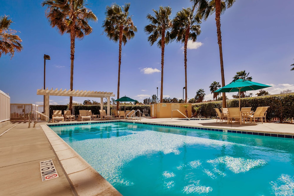 Hampton Inn & Suites Chino Hills - photo 20