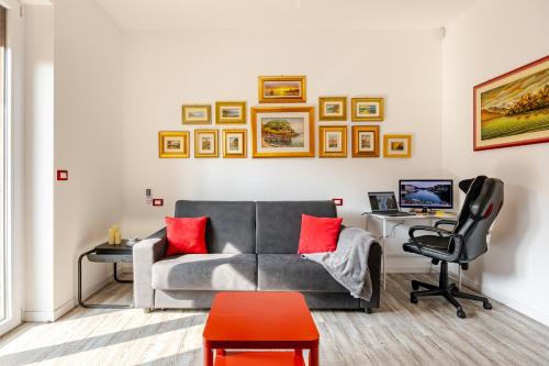 Garda Art&Lake 5min from Lake 3 bedr parking Gardaland — 4-Star Luxury Hotel in Peschiera Del Garda, Italy