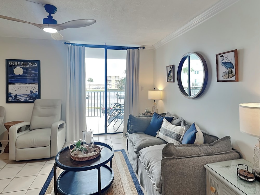 Gulf Shores Surf & Racquet Club #214A by Southern Vacation Rentals — 4-Star Luxury Hotel in Gulf Shores, United States