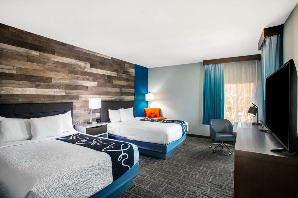 La Quinta Inn & Suites by Wyndham Pittsburg - photo 19