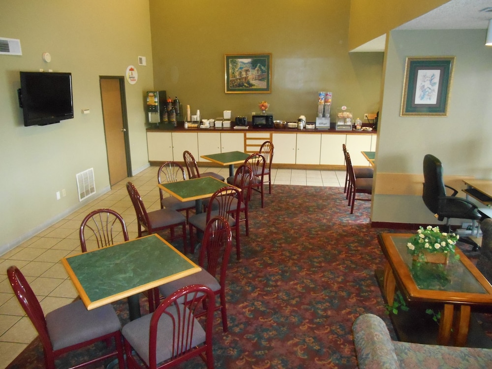 AmeriStay Inn - photo 5