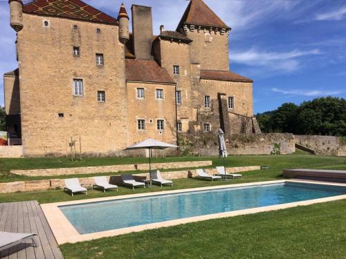 Chã teau De Pierreclos — hotel in Serrieres