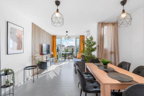 Central Location Walk To the Beach Shops & Dining in Playa De Las Americas, Spain