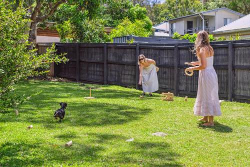 Tides & Tails Abode Coolum Beach Pet Friendly Home — 4-Star Luxury Hotel in Coolum Beach, Australia