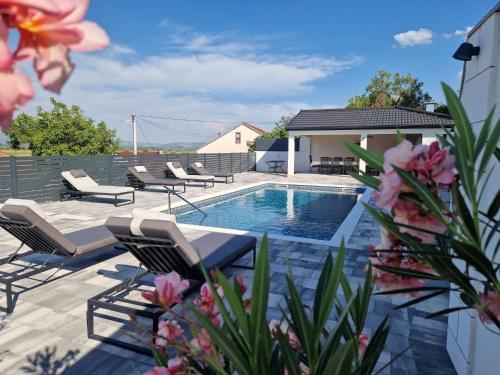 Villa Anna's heaven — 4-Star Luxury Hotel in Zmijavci, Croatia