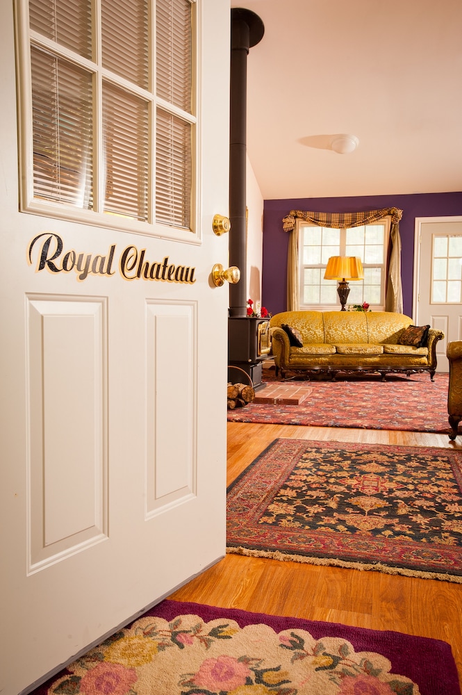 Hearthstone Elegant Lodge by the River - photo 7