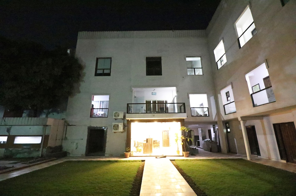 OYO 19979 Hotel Rajshri in Kichha, India