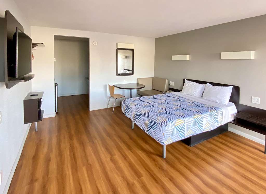 Motel 6 Delano CA - photo 8