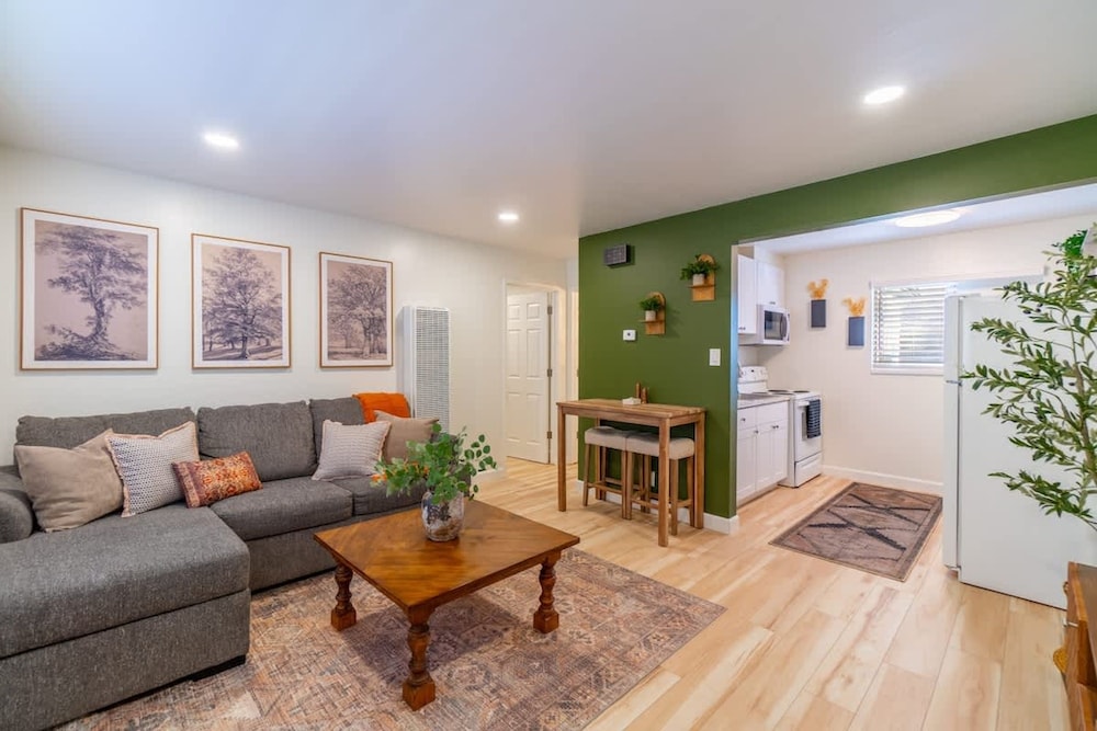 Luxe Loft UNR Pet Friendly in Reno, United States