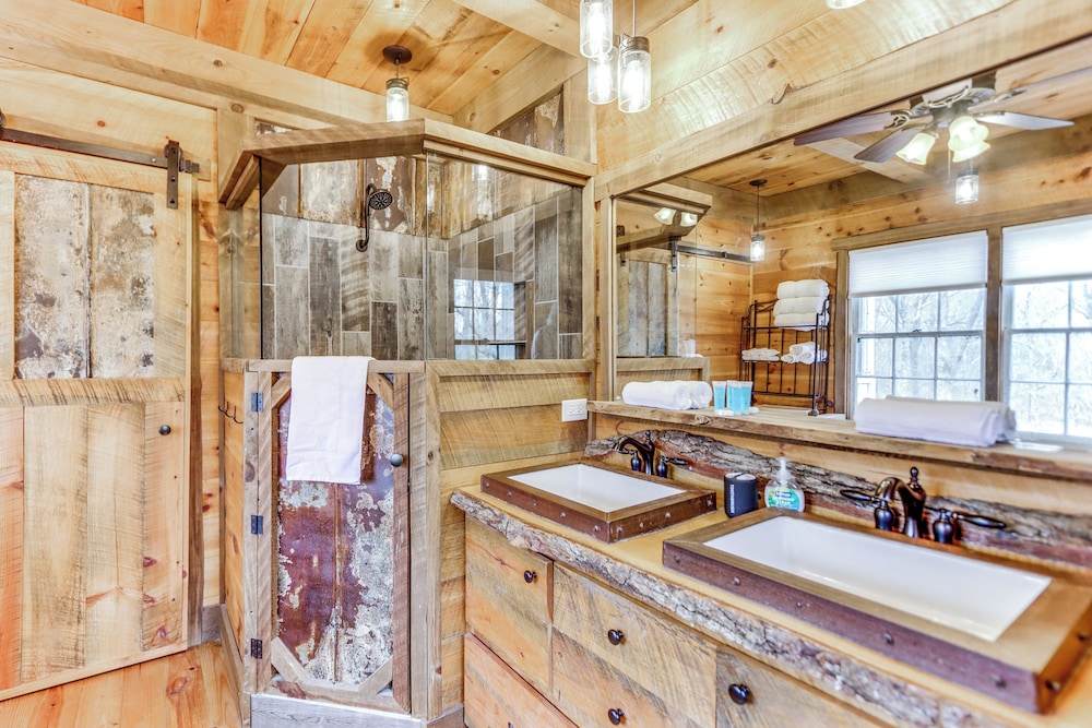 Cozy Ellijay Cabin Hot Tub Yard and Resort Access - photo 16