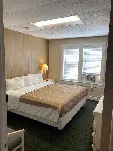The Admiral Hotel Motel - photo 48