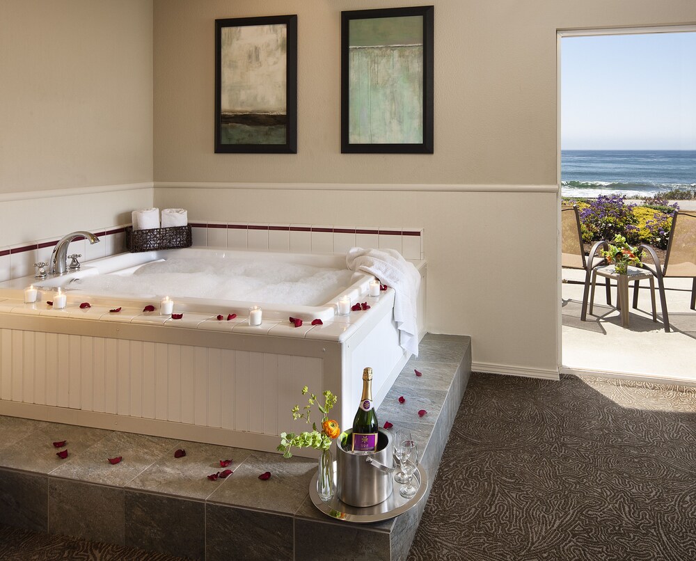 Cambria Landing Inn & Suites - photo 28