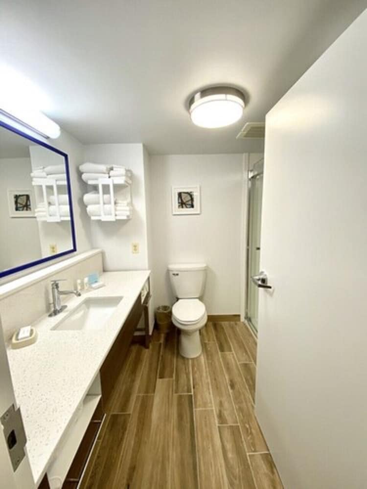 Hampton Inn McHenry - photo 24