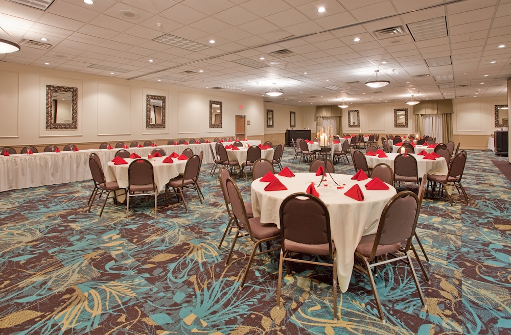Holiday Inn Express Hotel & Suites Beatrice by IHG - photo 125