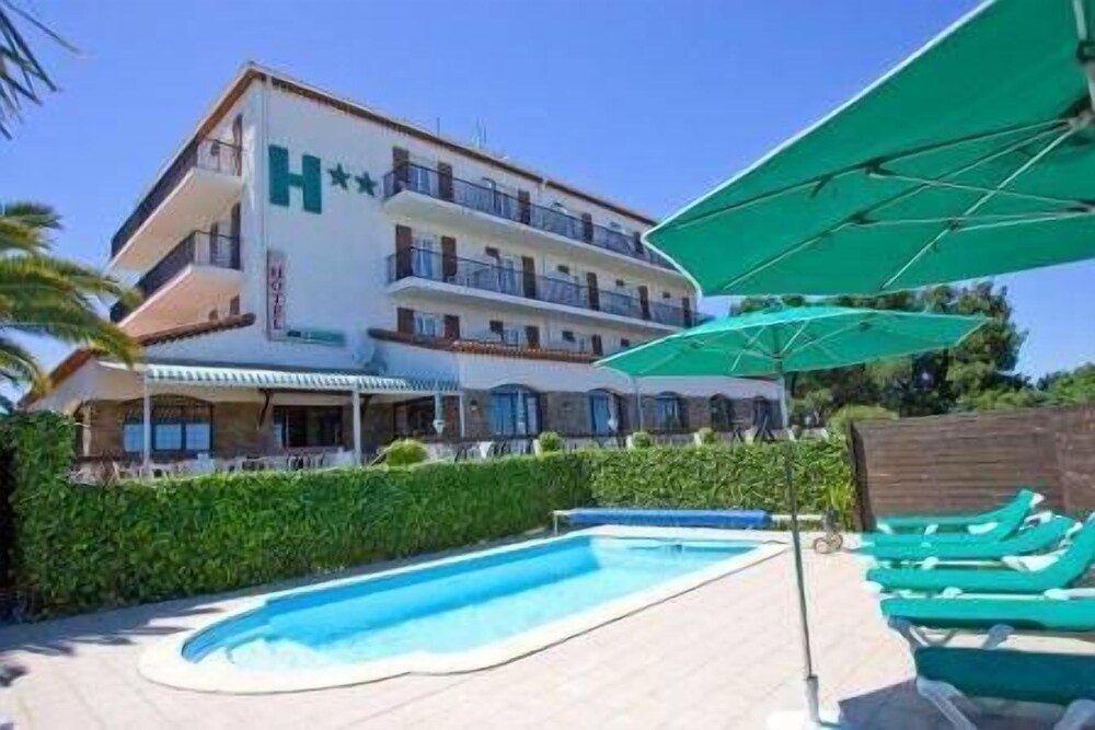 Hôtel Le Belvédère - carbon neutral hotel in Saint-Cyprien