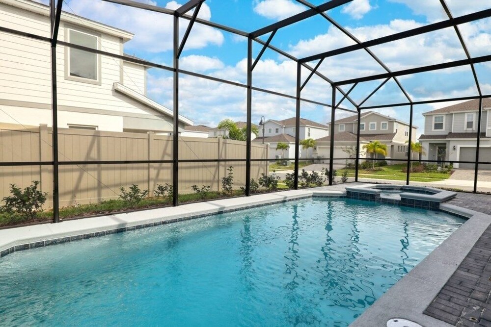 8 Bed Themed Windsor Island Resort Holiday Home 8 Bedroom Home by Redawning - photo 42