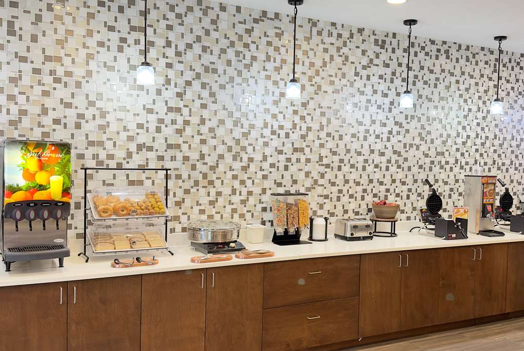 La Quinta Inn & Suites by Wyndham Jackson Cape Girardeau - photo 39