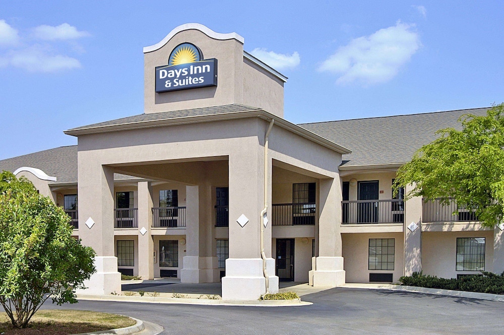 Days Inn & Suites by Wyndham Fort Valley - photo 2