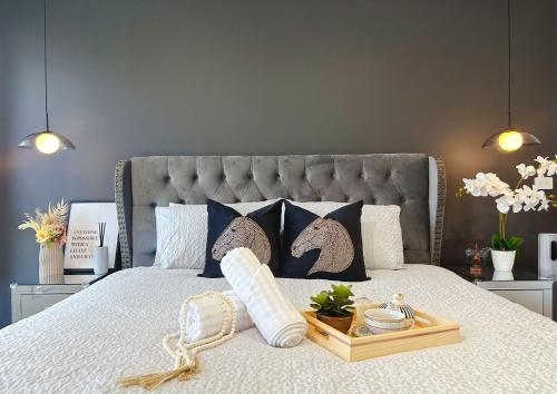 Luxe Retreat with Spa Near airport & CBD — hotel in Howrah