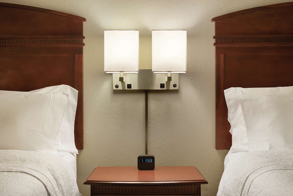 Hampton Inn & Suites Madison West - photo 6