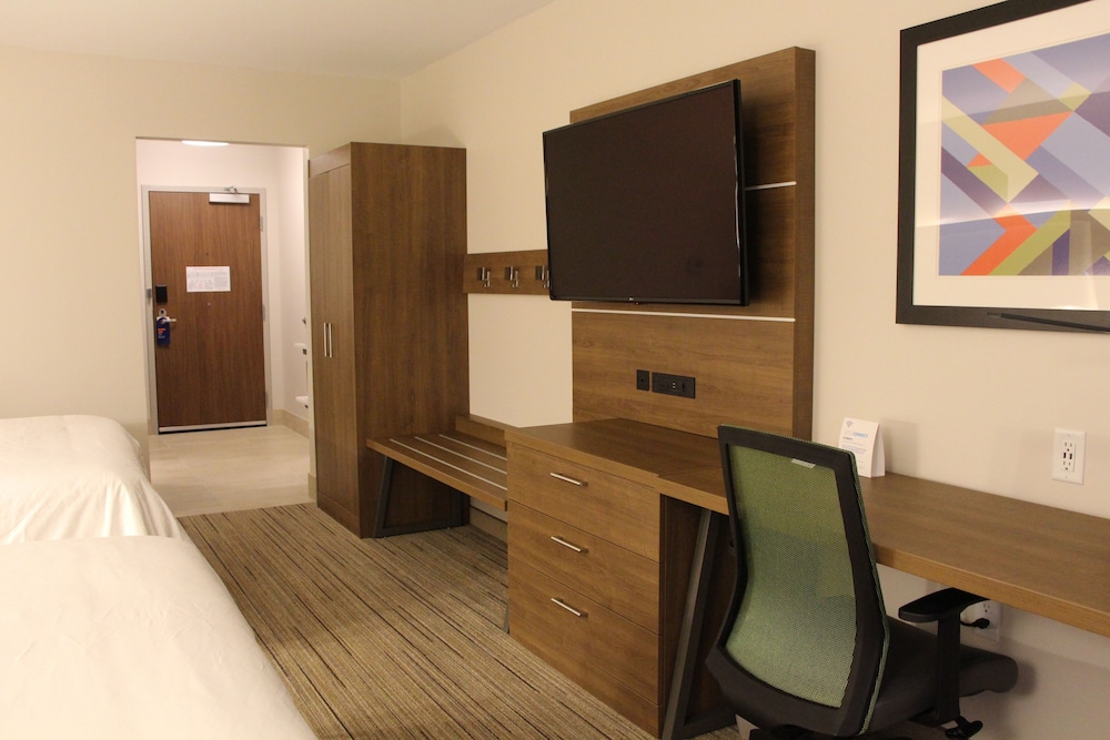 Holiday Inn Express & Suites Phoenix Airport North by IHG - photo 69