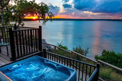 Happy Owl Lakehouse in Canyon Lake, United States