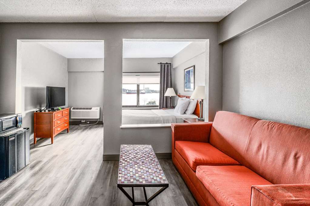 La Quinta Inn & Suites by Wyndham New Haven - photo 18