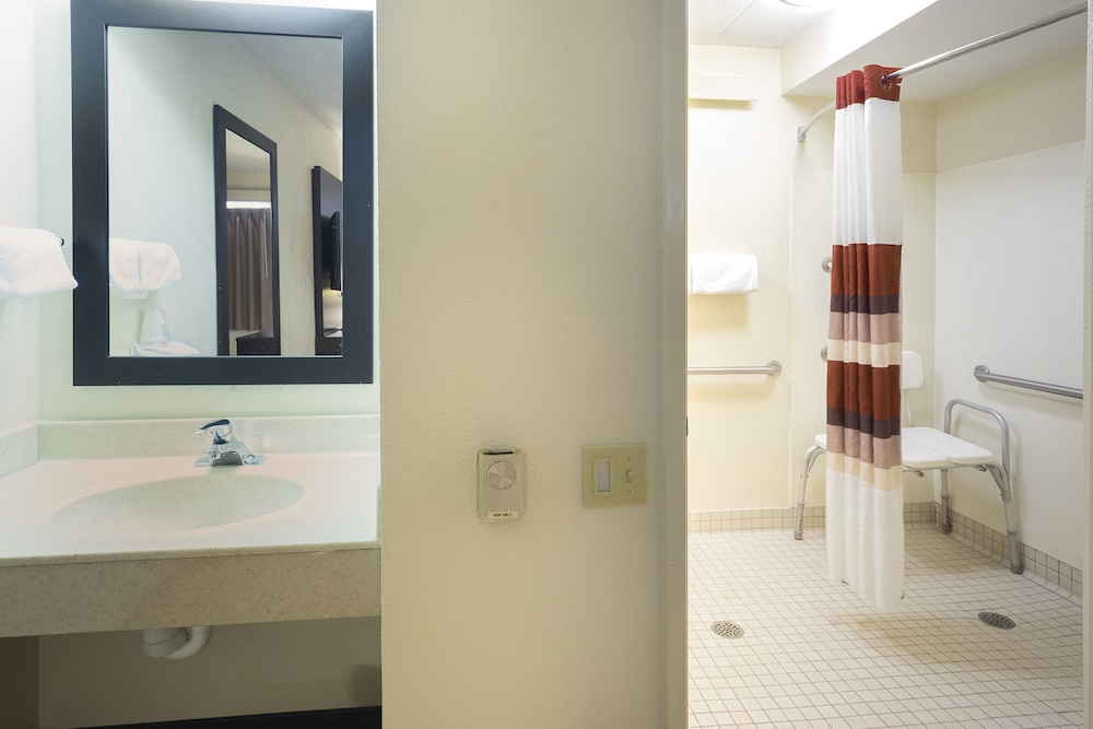 Red Roof Inn PLUS Wilmington Newark - photo 28